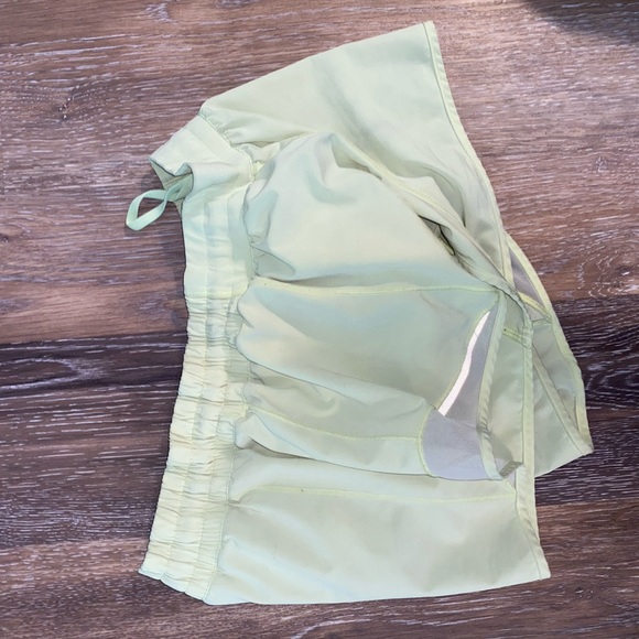 Lululemon Hotty hot shorts 2.5 inch inseam size 10 - Picture 2 of 4